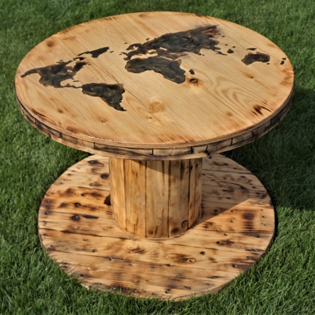 Stół ze szpuli - Mapa Świata